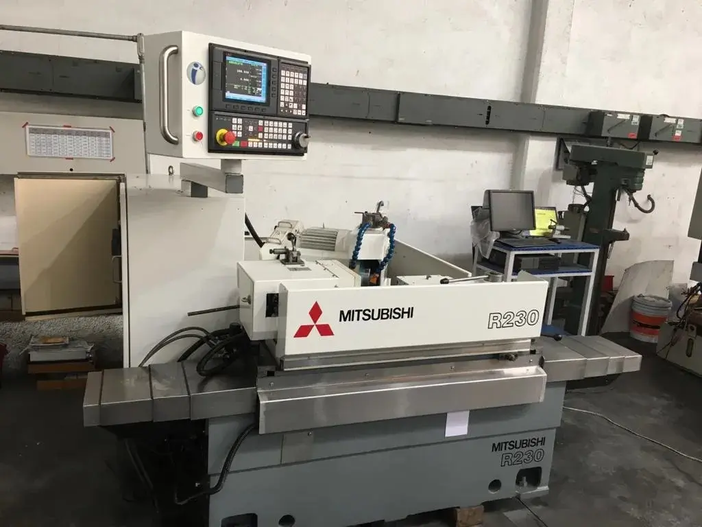 CNC MITSUBISHI Rectificadora Cilíndrica Carburo Facturada (Reacondicionado)(USD)