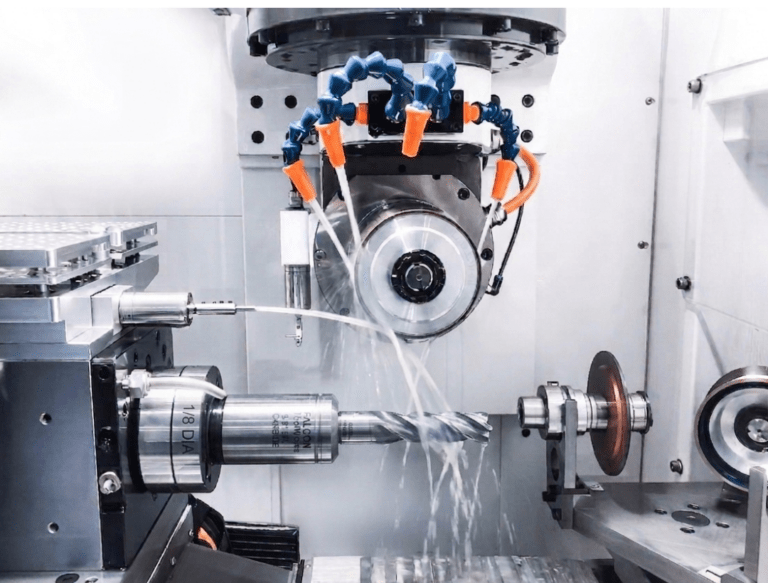 Maquinaria de precisión: Centro de mecanizado CNC de 5 ejes para rectificado y afilado de herramientas de corte de alta precisión.