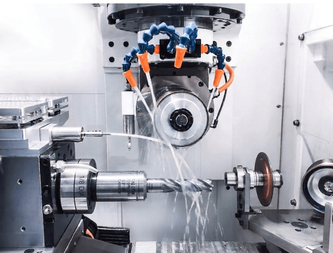 Maquinaria de precisión: Centro de mecanizado CNC de 5 ejes para rectificado y afilado de herramientas de corte de alta precisión.