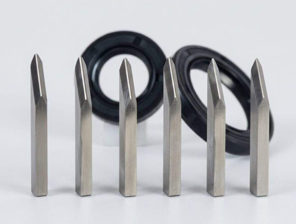 Brocas de grabado de carburo para CNC junto a sellos de aceite industriales utilizados en mecanizado y sellado mecánico